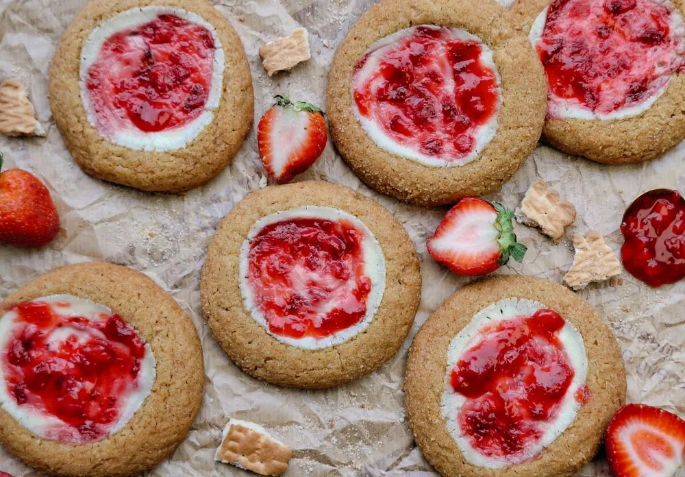 strawberry cheesecake cookies